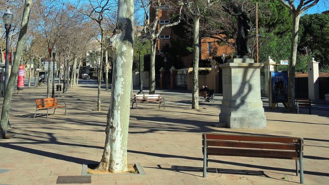 Monument to Pearson – the Light Trail