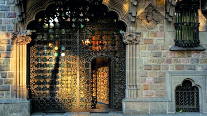Dragón. Palau Baró de Quadras Barcelona
