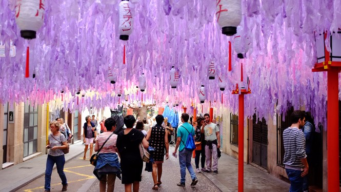 Calle decorada. Fiestas de Gràcia
