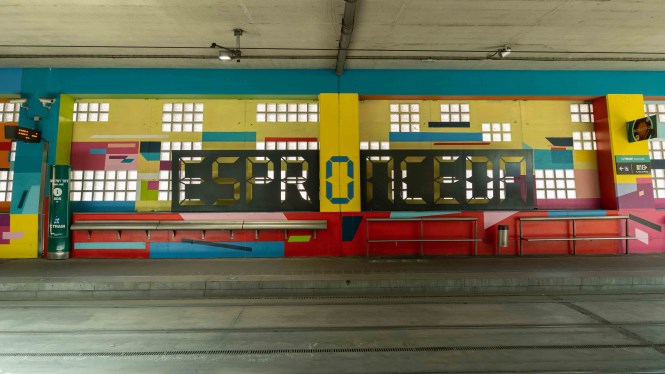 Murals at the TRAM-Espronceda station 