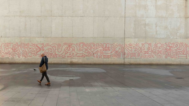 Together, We Can Stop AIDS mural. Barcelona