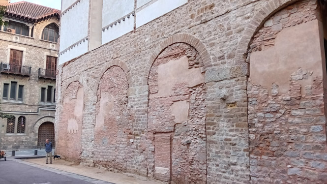 Roman aqueduct - Barcelona