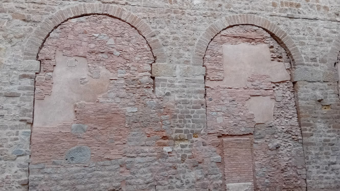 Roman aqueduct - Barcelona