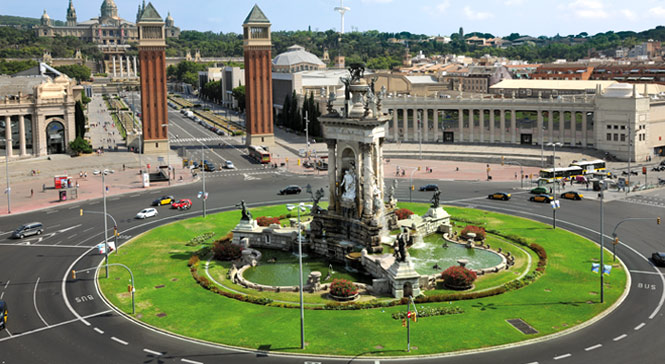 Monumental fountain in the Plaça Espanya