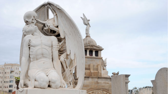 'Petó de la mort' (Beso de la muerte). Cementerio del Poblenou