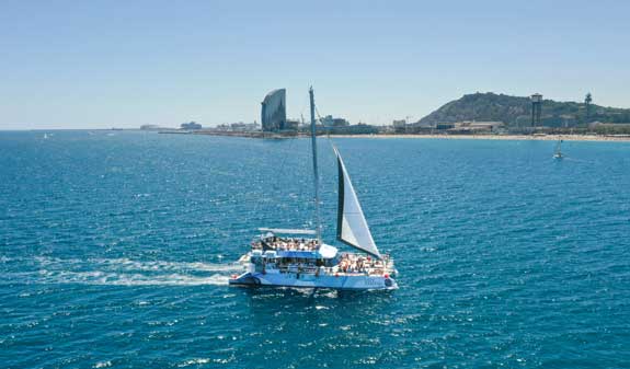 catamarà ecológic a Barcelona