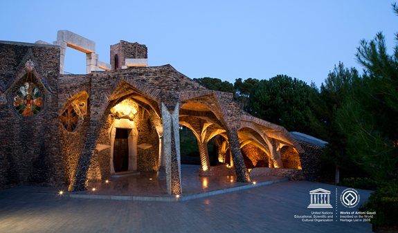 Exterior Cripta de la Colonia Güell de Gaudí