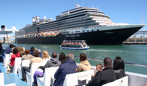 Las Golondrinas tour passing in front of a cruise ship
