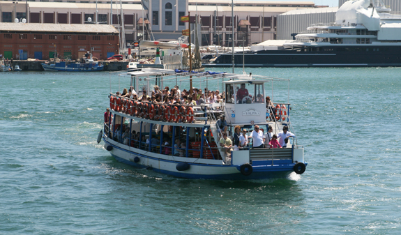 Las Golondrinas sailing through the Port of Barcelona