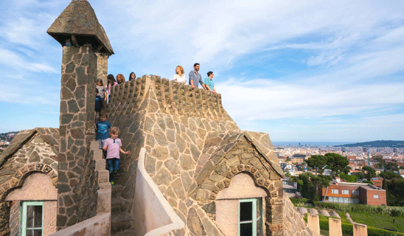 particolare esterno della Torre Bellesguard di Gaudí