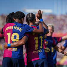 Futbol Club Barcelona celebrando un gol