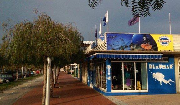  42 / 5.000 Resultados de traducción Resultado de traducción Ufficio Blaumar, centro immersioni