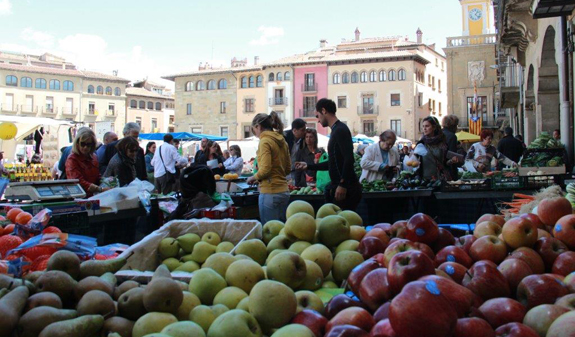 Mercat setmanal a la Plaça Major de Vic
