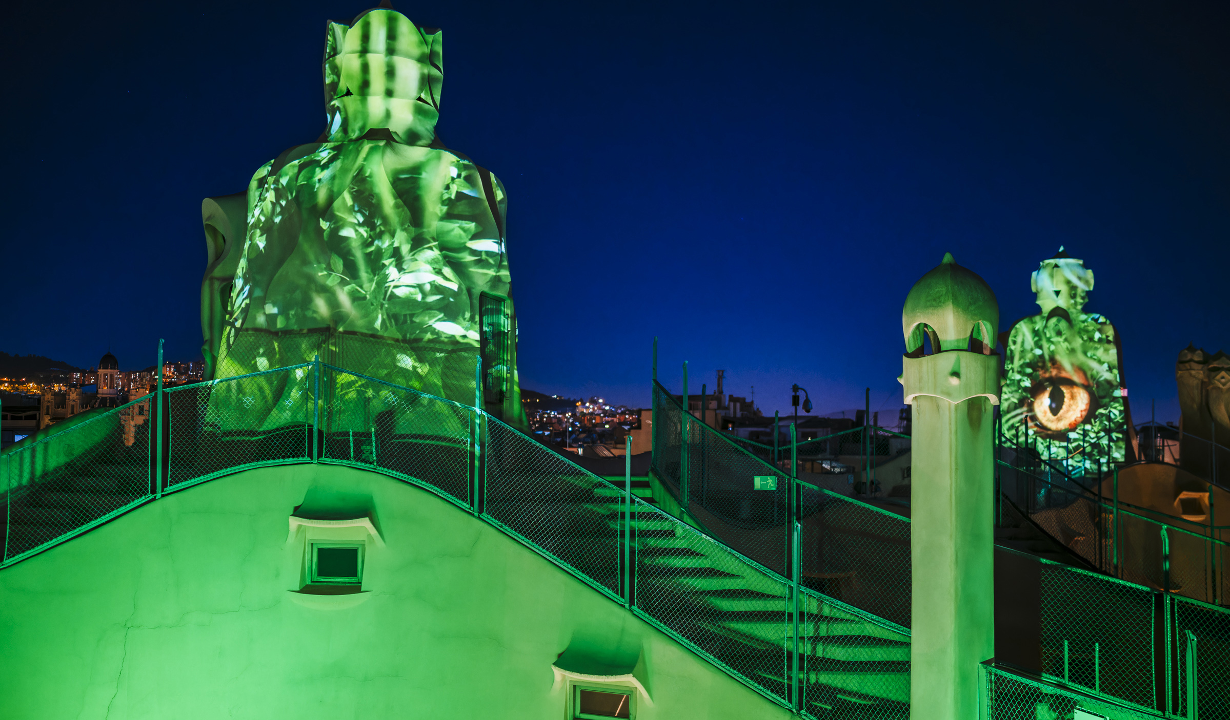 Toit illuminé de La Pedrera de Gaudí