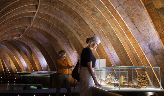 Exposición en la buhardilla de La Pedrera de Gaudí