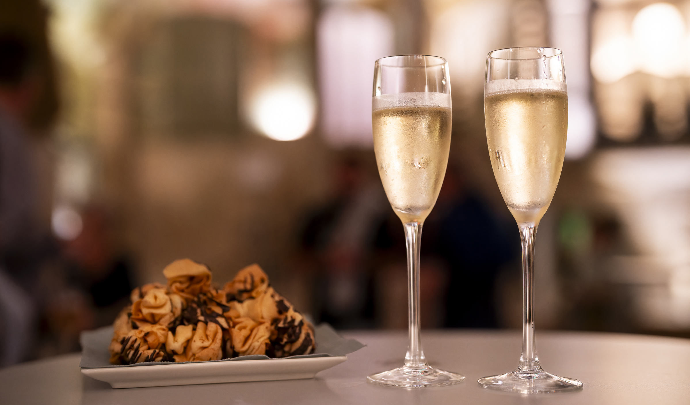 Coupe de cava et pétit snack au chocolat (