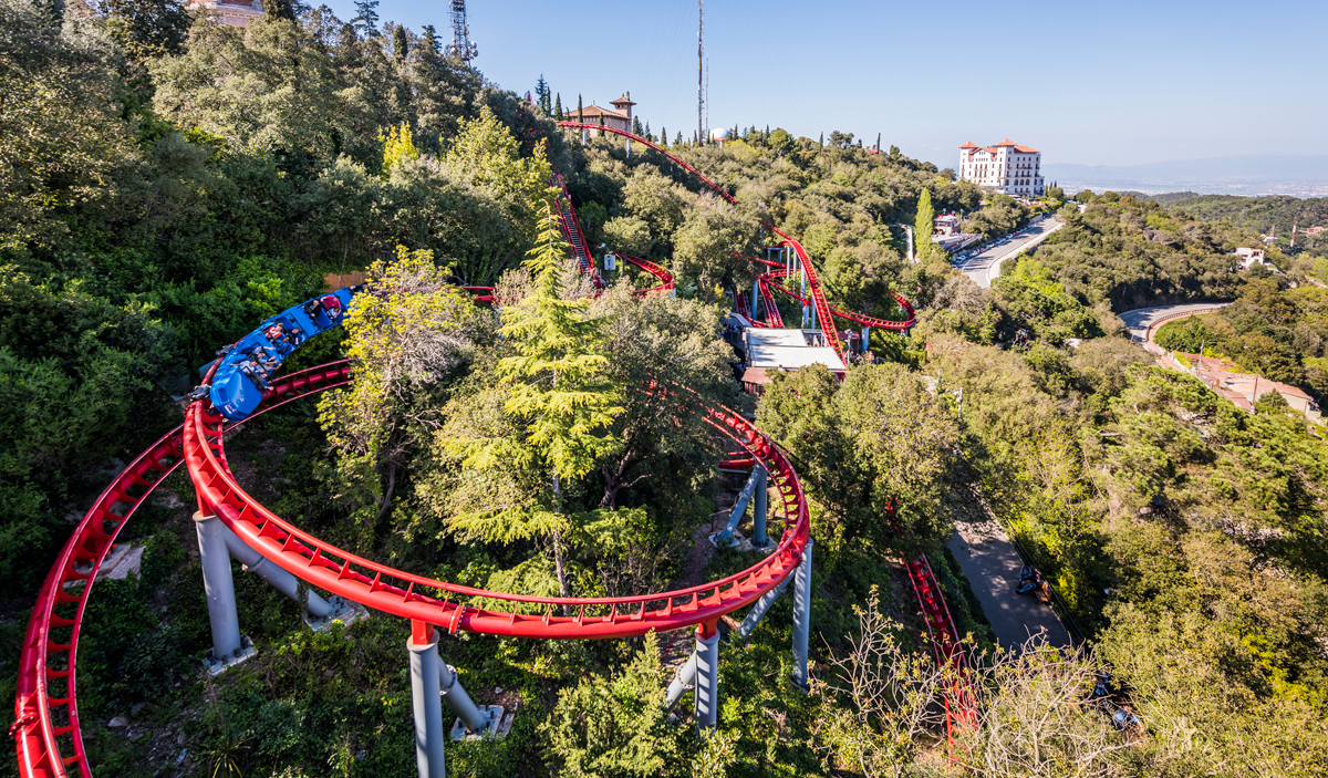 Montagne russe al parco divertimenti Tibidabo