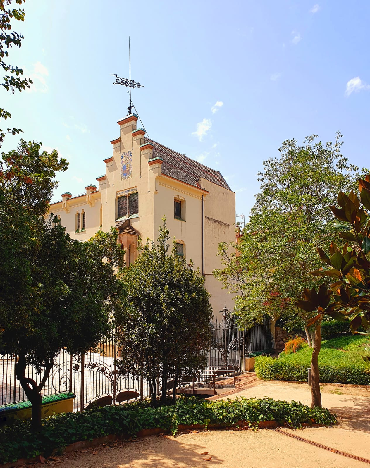 Exterior de la Casa Alegre de Sagrera